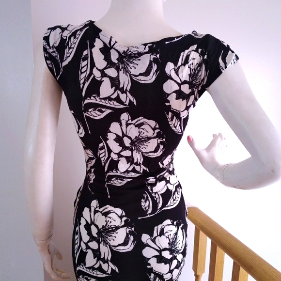 French Connection Shadow Bloom Mono Dress - Picture 6 of 9